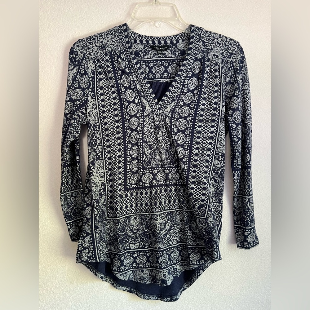 Lucky Brand Navy Blue and White V-Neck Graphic 3/4 Sleeve Blouse - Picture 1 of 5